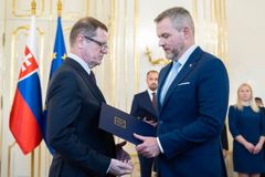 Slovenský prezident přijal demisi vicepremiéra Kmece, rezignoval kvůli dotacím