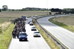 Dánsko není Německo. Odrazuje uprchlíky kampaní s inzeráty