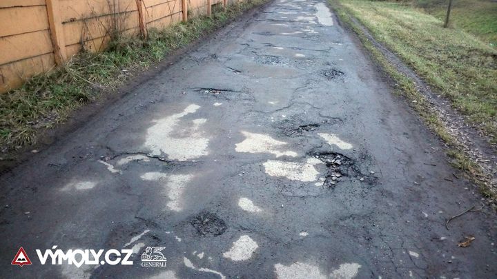 Česko opět hledá svůj nejhorší výmol. Lepší silnice má i Rwanda