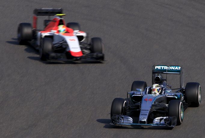 F1, VC Číny: Lewis Hamilton, Mercedes a Roberto Merhi, Manor Marussia