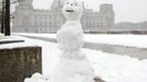 Winter in Berlin A snow man is standing in front of the Reichstag in Berlin, Germany, on 19 March 2013. Snow cover instead of flower fields: at the calendrical beginning of Spring, Winter is being resilient in Saxony. For Wednesday, 20 March 2013, meteorologists have again predicted snow and snow showers. In Erzgebirge, Vogtland and the Upper Lusatia, 15 cm of the white splendour are expected once again, according to the weather service in Leipzig. In the early hours of Thursday, muddy weather will make for slippery roads. Photo: Axel Schmidt/dapd