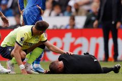 "Co to dělá?" Kuriozita v Anglii: Vardy použil píšťalku rozhodčího, aby přerušil hru