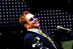 Elton John vzpomíná na bláznivou dobu
