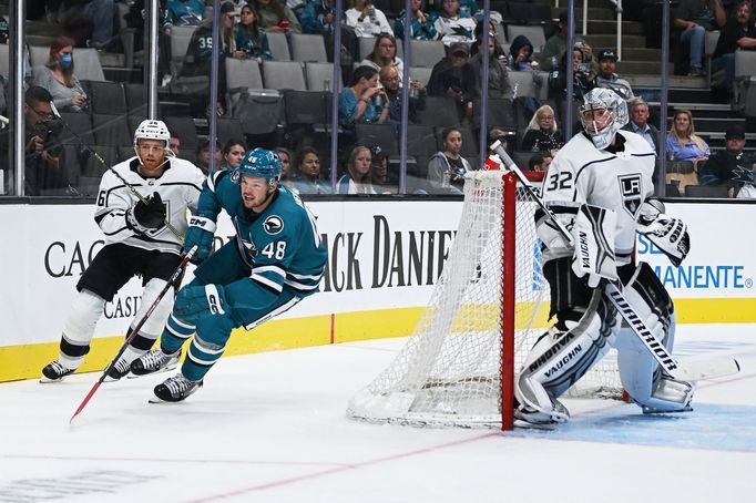 Tomáš Hertl v zápase s Los Angeles