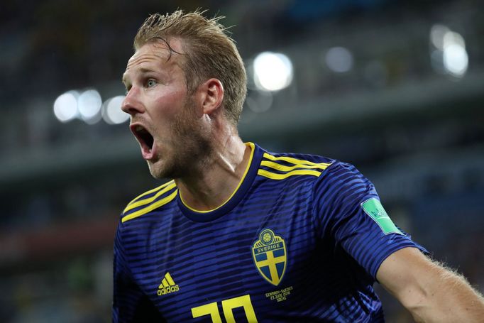 Ola Toivonen slaví gól v zápase Německo - Švédsko na MS 2018