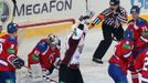 Hokejista Martins Karsums slaví gól a přihlížejí (zleva) Jiří Hunkes, Tomáš Pöpperle, Michal Sersen a Vitalij Karamnov v utkání KHL 2012/13 mezi Lvem Praha s Rigou.