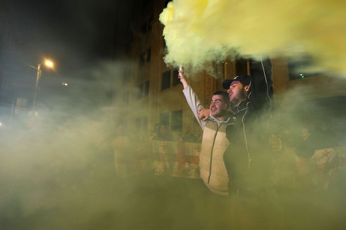 Gruzínci v Tbilisi protestují proti spornému návrhu zákona o zahraničním vlivu, snímek z 13. května 2024.