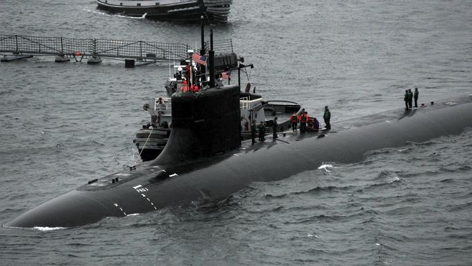 Do čeho narazila americká jaderná ponorka USS Connecticut v Jihočínském moři?