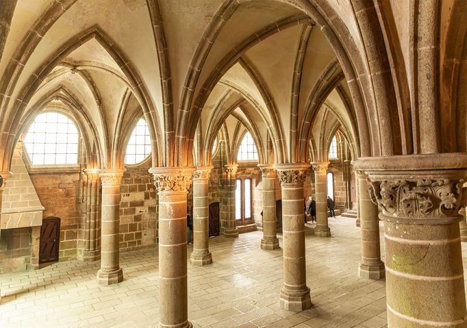 Klášter Mont-Saint-Michel ve francouzské Normandii byl postaven před 1000 lety.