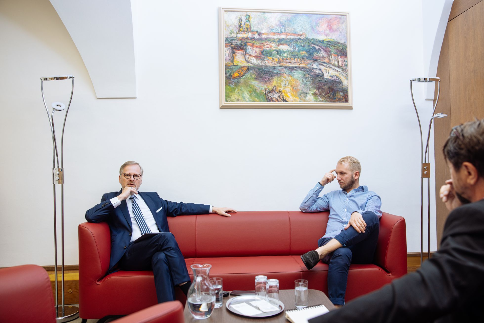Z nejbližších spolupracovníků premiéra Petra Fialy byl rozhovoru přítomný mluvčí vlády Václav Smolka.