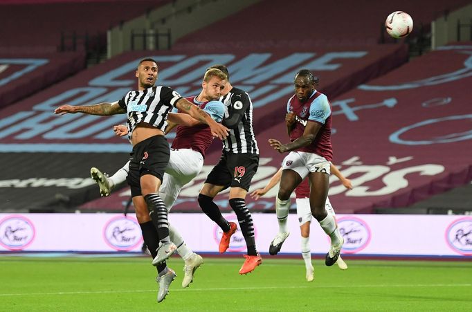 Soccer Football - Premier League - West Ham United v Newcastle United - London Stadium, London, Britain - September 12, 2020. West Ham United's Tomas Soucek and Michail A