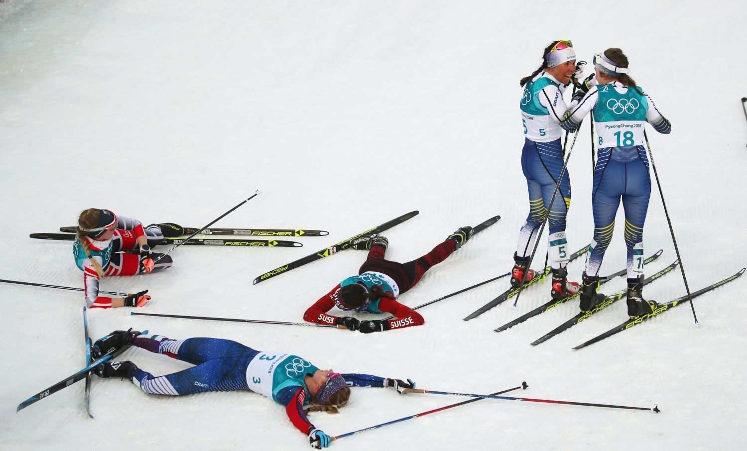 ZOH 2018, skiatlon Ž:  Charlotte Kallaová a Ebba Anderssonová