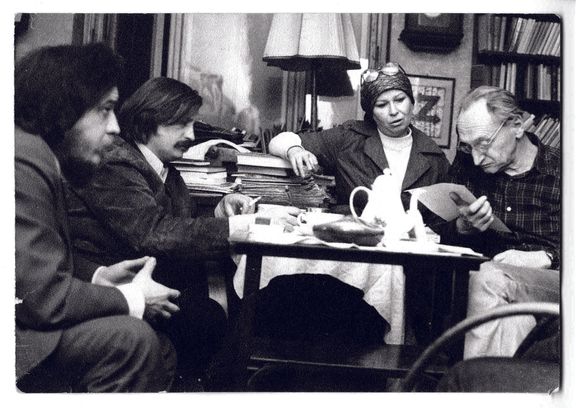 Václav Benda, Jiří Dienstbier, Zdena Tominová a Jiří Hájek na schůzce mluvčích Charty 77 v roce 1979.