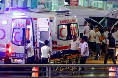 Podezřelého z útoku na istanbulské letiště našli v Tbilisi. Po obléhání se v bytě odpálil