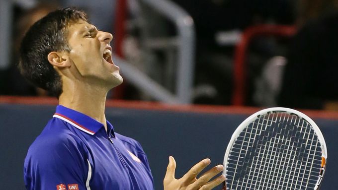 Rafael Nadal na Rogers Cupu trefil Novaka Djokoviče míčkem do obličeje