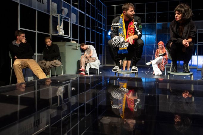 Zleva Vojtěch Říha, Anna Kratochvílová, William Valerián, Michael Vykus, Martina Nováková a Natálie Holíková.