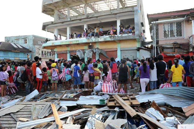 Přeživší z města Guiuan v provincii Samar.