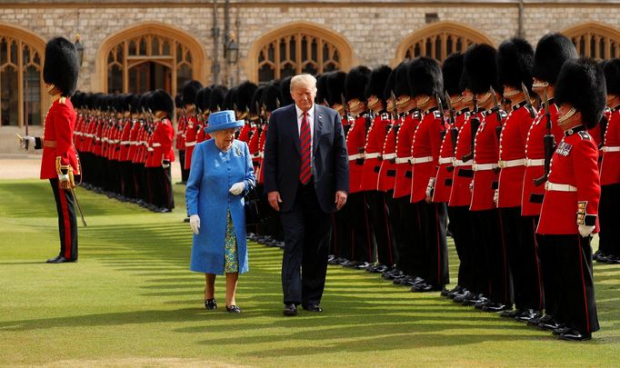 Americký prezident Donald Trump na návštěvě u britské královny Alžběty.