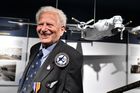 Zemřel Tomáš Lom. Bojoval v RAF, prezidentu Zemanovi vrátil pamětní list