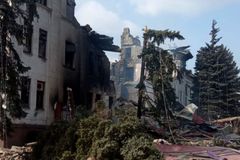 Jedna z nejděsivějších scén z války. Tancujete na zavražděných, spílají za Mariupol