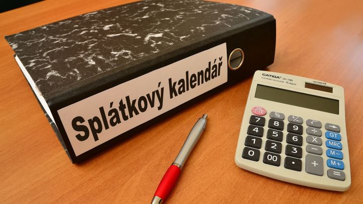Lidé, kteří se zadlužili v dětství, budou mít oddlužení snazší, rozhodli poslanci