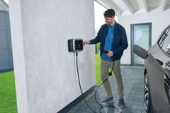 Lidl se zhlédl v elektromobilitě. Nabízí levný wallbox, který je už téměř vyprodaný