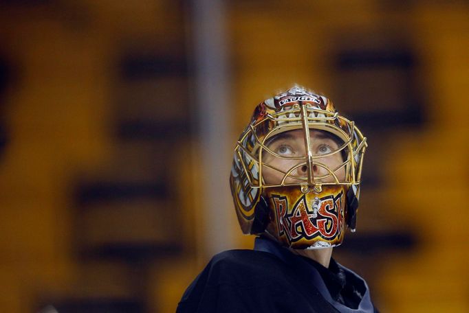 Boston Bruins trénuje před prvním finále Stanley Cupu 2013  (Tuukka Rask)