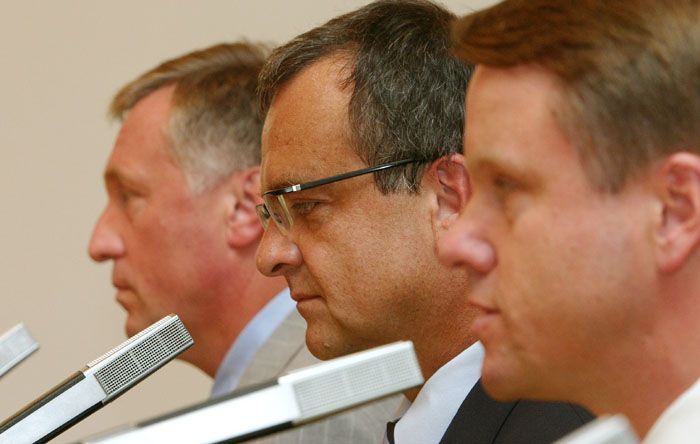 Předsedové Topolánek, Kalousek a Bursík na tiskové konferenci