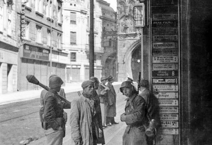 Reprofoto z publikace historika Pavla Žáčka „Vlasovci v boji za Prahu“ (1. díl)