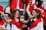 Tribuny před začátkem zápasu Rakousko - Chorvatsko žily hlavně červenobílými barvami