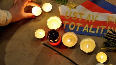 Fischer: 17. listopad - Den krachu komunistického režimu. Zatuchlé ANO a ČSSD to nepovolí