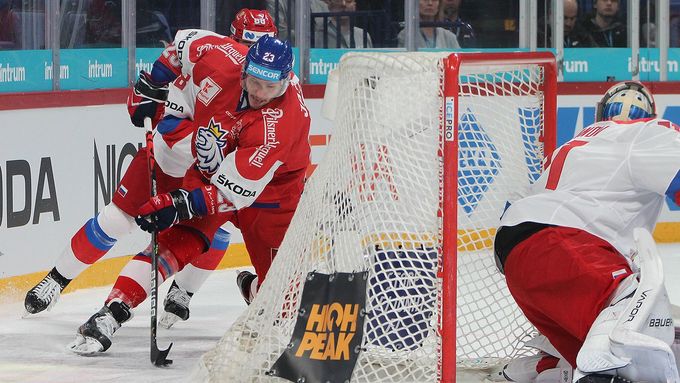 Dmitrij Jaškin v zápase Euro Hockey Tour proti Rusku.