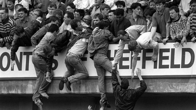 15. dubna 1989, fotbalový stadion Hillsborough v anglickém Sheffieldu.