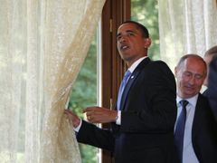 Barack Obama s Vladimirem Putinem během své červencové návštěvě v Moskvě