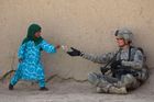 Afghánistán cvičí dětské vojáky. Američané mu přesto posílají stamiliony dolarů
