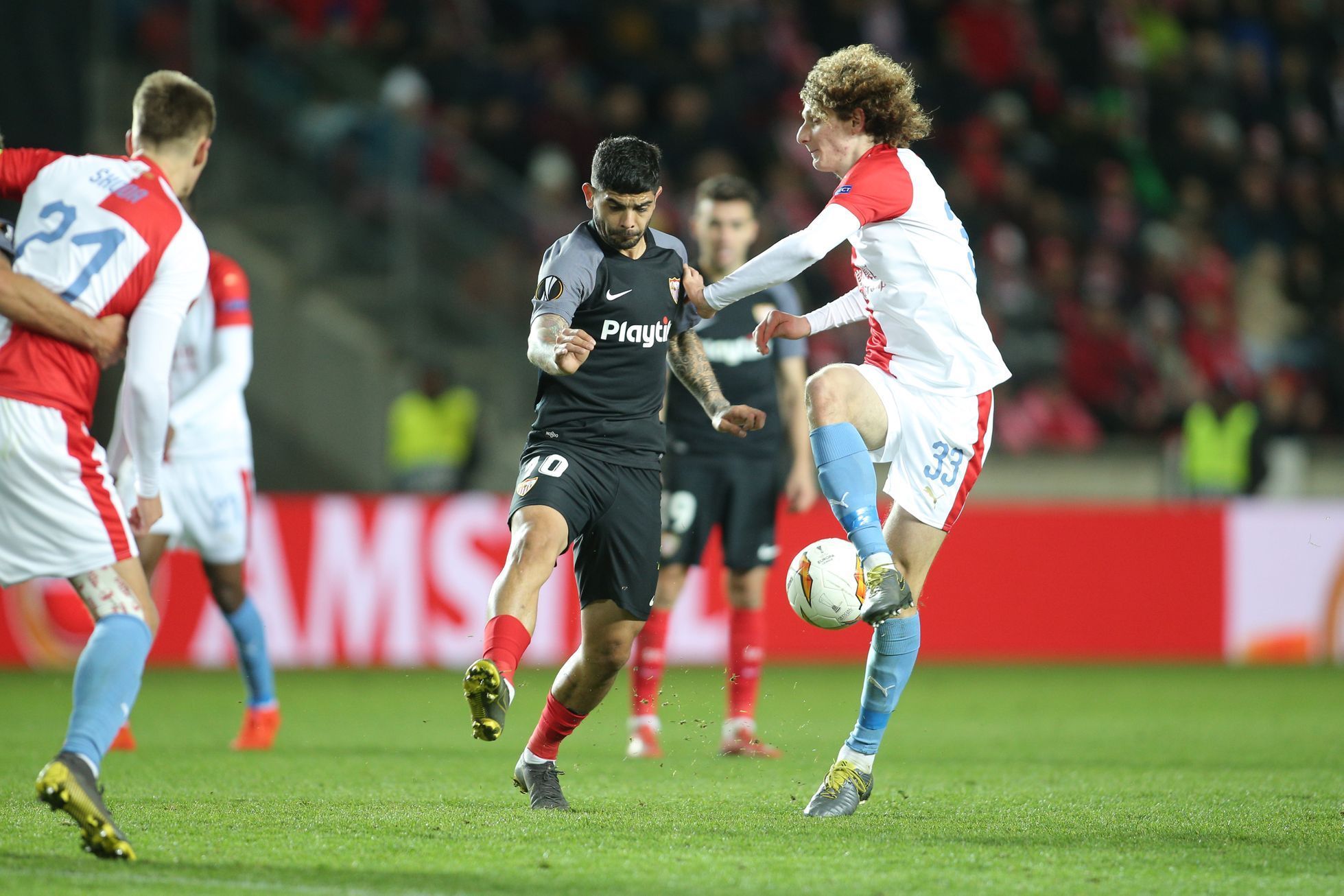 Alex Král v odvetě osmifinále Evropské ligy Slavia Praha - FC Sevilla