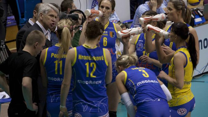 Volejbalistky Prostějova získaly šestý český titul v řadě. Jejich trenér Miroslav Čada slaví už jedenáctý český titul.