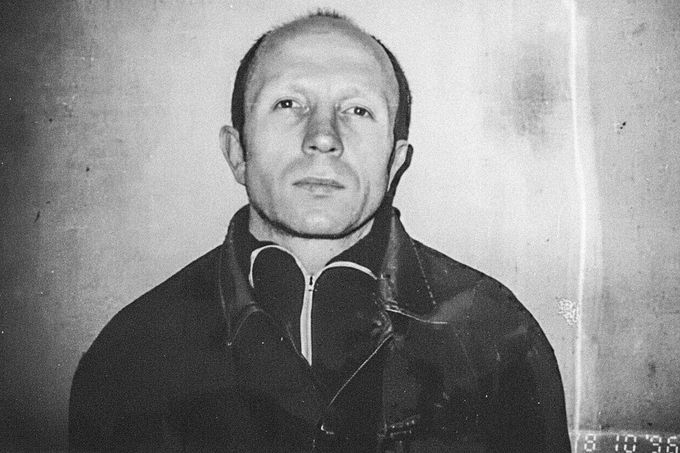 Anatolij Onoprienko na snímku z 18. 10. 1996, pořízeném šest měsíců po jeho zatčení a během vyšetřování jeho série 52 vražd.