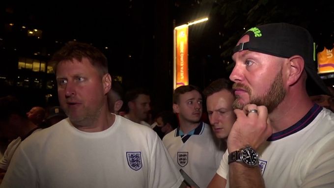 Reakce trenéra Southgatea a anglických fanoušků na prohrané finále s Italy na penalty.