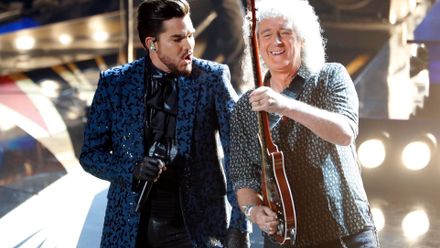 Předávání Oscarů velkolepě zahájila skupina Queen s Adamem Lambertem