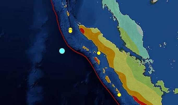 Mapa amerického geologického ústavu USGS ukazuje epicentrum zemětřesení u Indonésie a oblasti, které nejvíce ohrožuje nebezpečí tsunami.