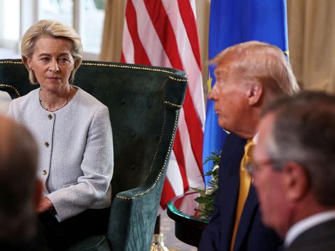 "Daň z ekonomické negramotnosti." Ekonom cupuje Trumpova cla