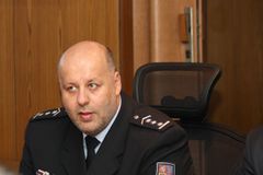 Pražští policisté píší Lessymu: Náš šéf je čestný muž
