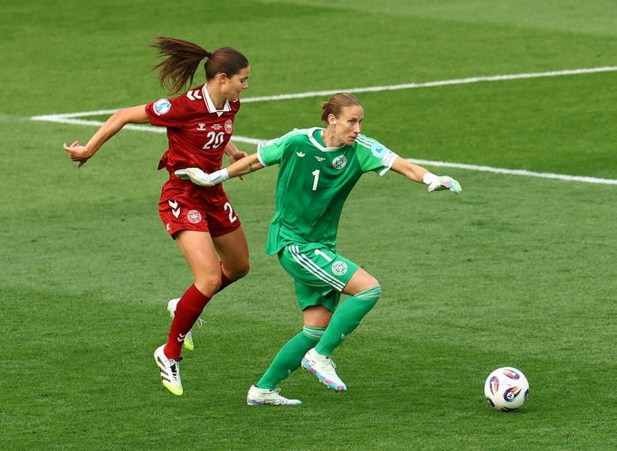 Ann-Katrin Bergerová v zápase Německa proti Dánsku na Euru