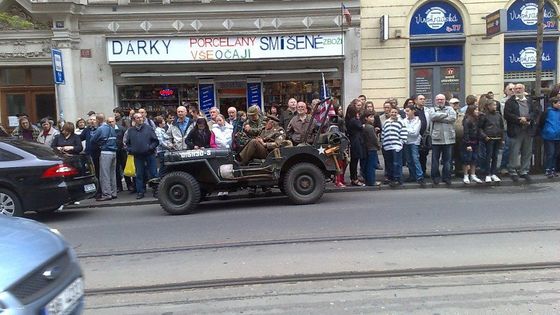 Pietní akt před budovou Českého rozhlasu