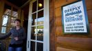 A sign displays the amount of oxygen produced by an acre of Christmas trees outside of the shop at Peak Farms in Jefferson, North Carolina, November 17, 2012. Crews at the farm will harvest nearly 65,000 Christmas trees this season. North Carolina has 1,500 Christmas tree growers with nearly 50 million Fraser Fir Christmas trees on over 35,000 acres. Picture taken November 17, 2012. REUTERS/Chris Keane (UNITED STATES - Tags: BUSINESS EMPLOYMENT ENVIRONMENT AGRICULTURE SOCIETY) Published: Lis. 19, 2012, 4:19 odp.