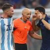 Finále MS ve fotbale 2022, Argentina - Francie: Szymon Marciniak a argentinský trenér Lionel Scaloni