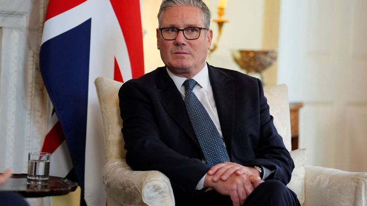 Vláda spustí nové vyšetřování případů skupinového sexuálního násilí, řekl Starmer
