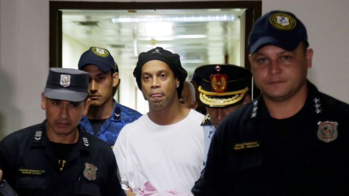 Bývalý fotbalista Ronaldinho ve vazbě v Paraguayi (2020).
