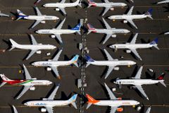 Boeing sám najímá piloty. Chce, aby usnadnili zprovozňování strojů 737 MAX
